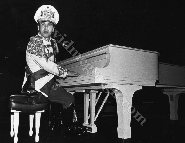 Elton John , 1982, NYC.jpg